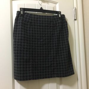 LOFT MINI SKIRT: A cut